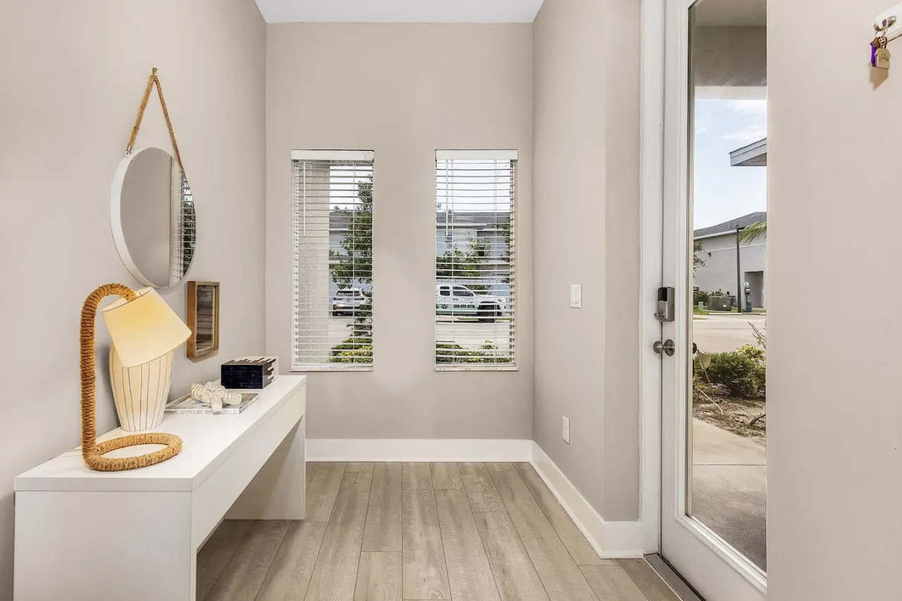 Modern Townhouse close to beaches 7
