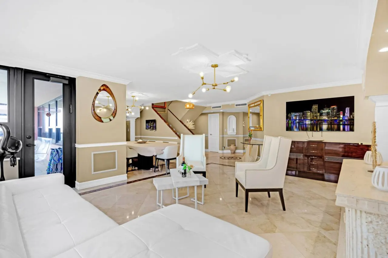 Huge Beachfront 2400sqft 5BR/5BA Ocean View 14