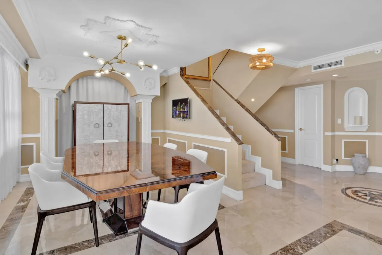 Huge Beachfront 2400sqft 5BR/5BA Ocean View 6