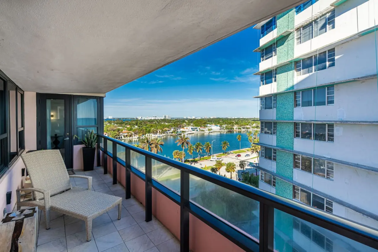Huge Beachfront 2400sqft 5BR/5BA Ocean View 8