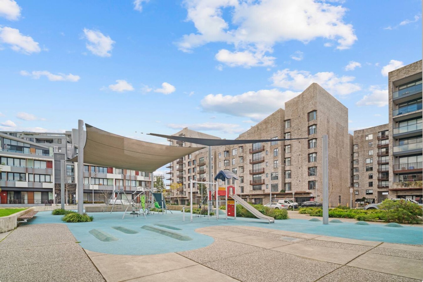 Designer 1BR Apt | Rooftop Oasis & Fast CBD Access