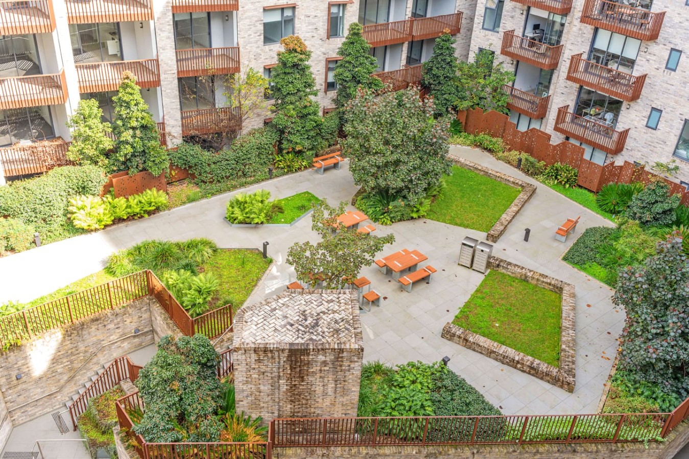 Designer 1BR Apt Rooftop Oasis & Fast CBD Access 4