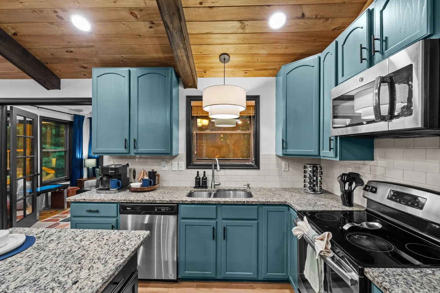 Game Room, Hot Tub & Sauna, evcharger, kayaks/lake 18