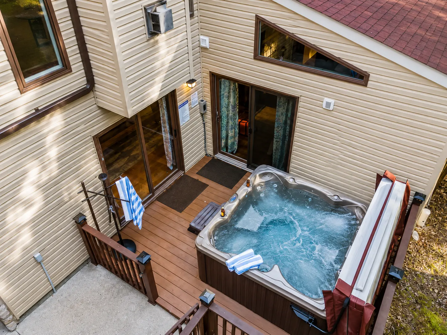 Game Room, Hot Tub & Sauna, evcharger, kayaks/lake — photo 3