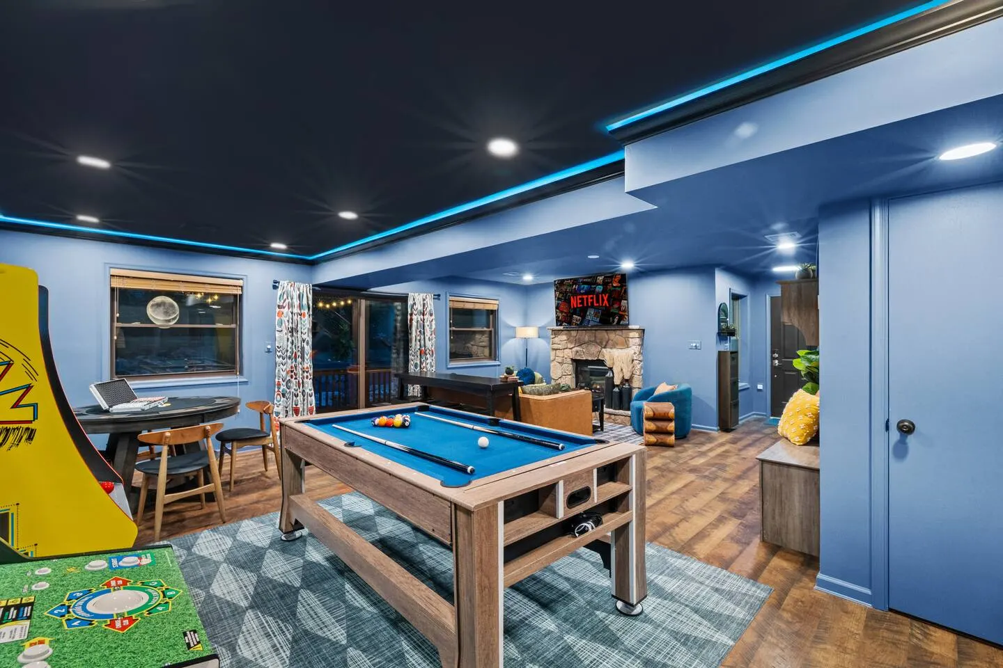 Game Room, Hot Tub & Sauna, evcharger, kayaks/lake 7