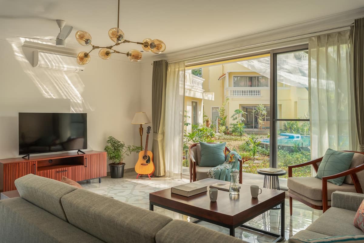 9bhk Majorda: TanashHomes with pool & lift (3+3+3) 9