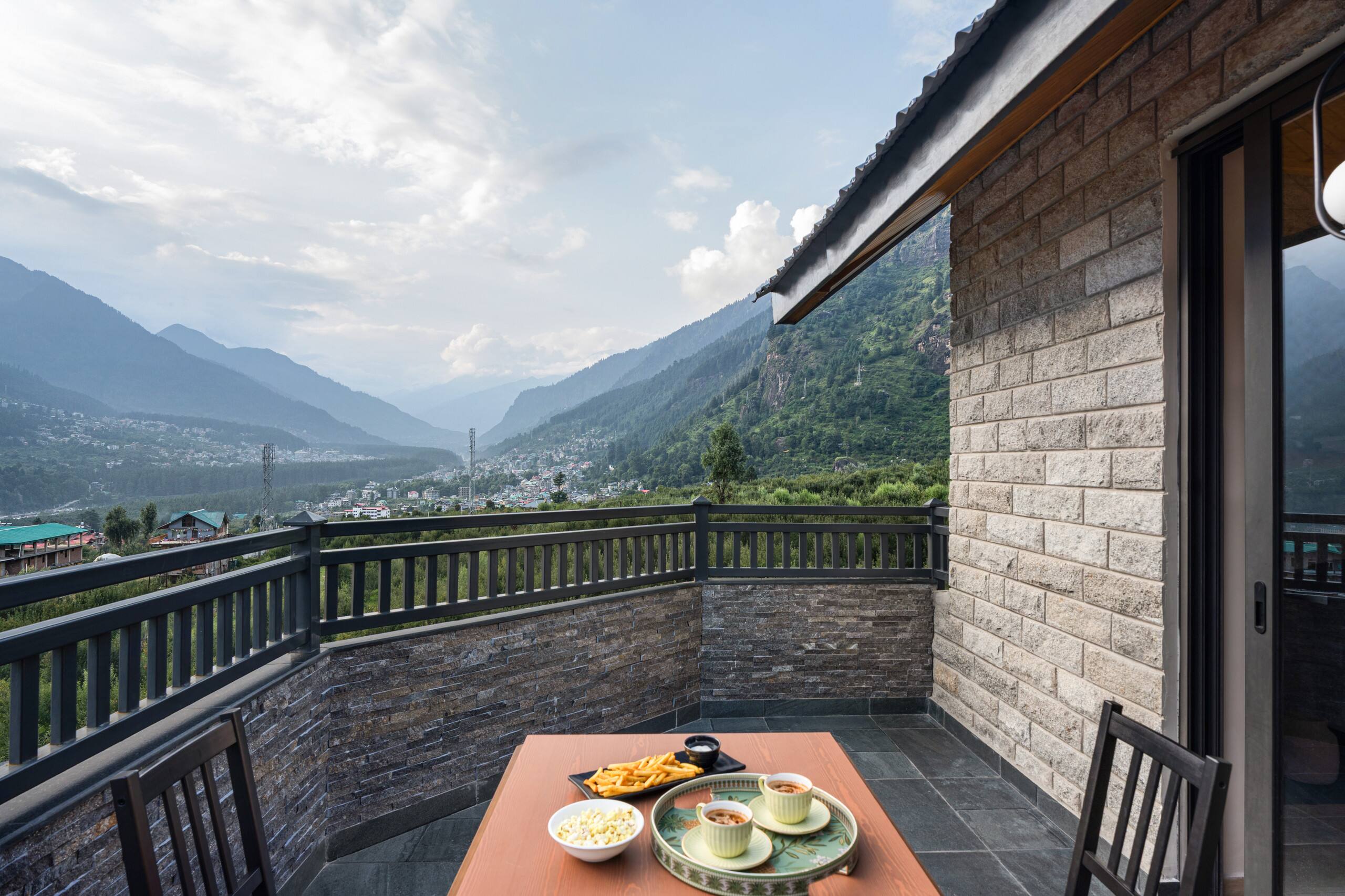 Gangri @Orowoods The Snow peak penthouse 1