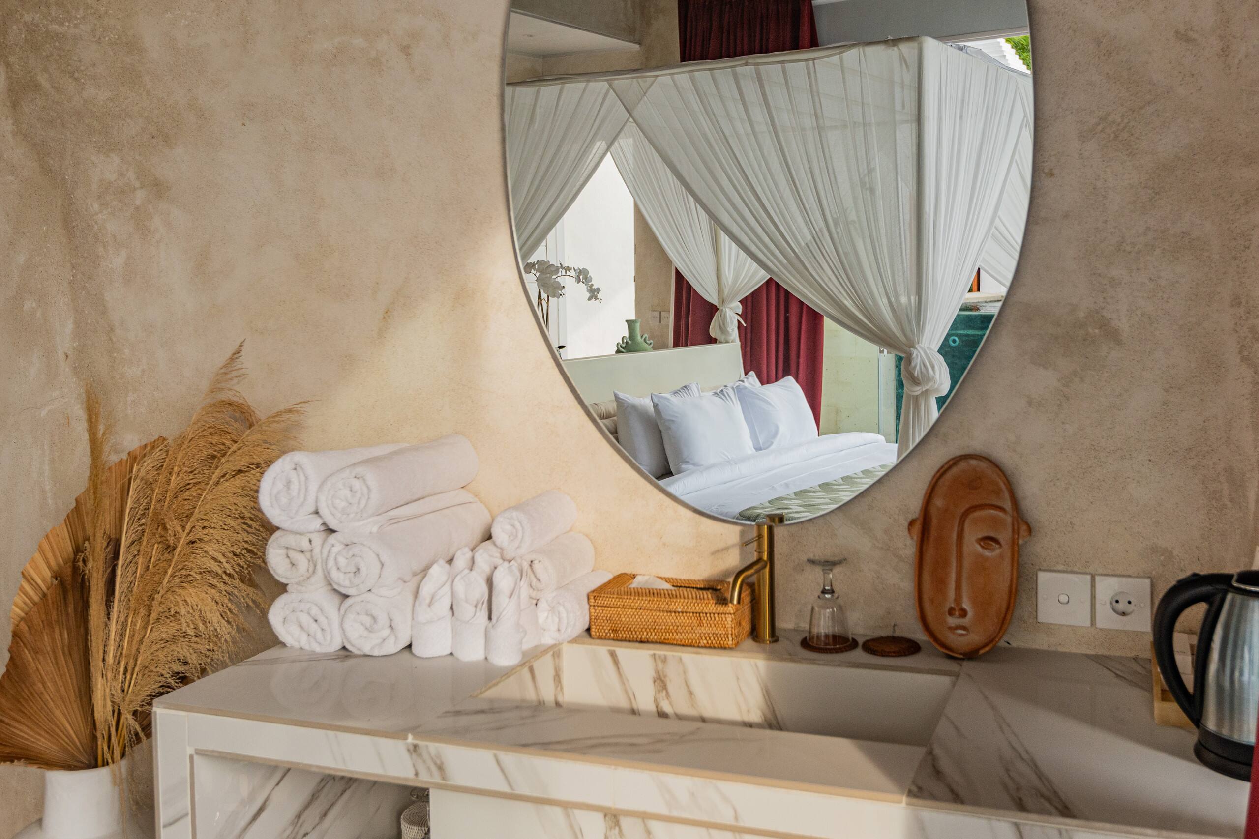 Viral Luxe Jungle Hideout @ VillaCellaBella 17