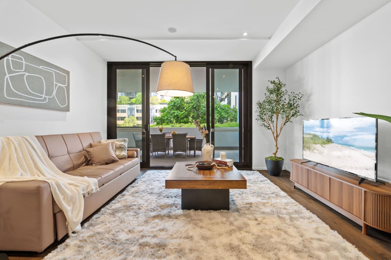 Airport & CBD Access | 3BR + 2 Parking