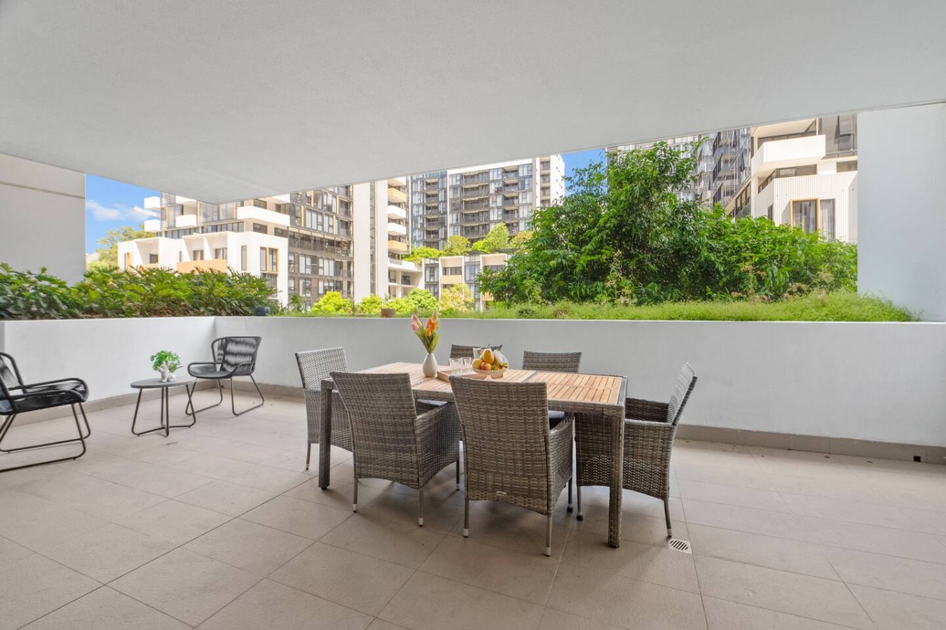 Airport & CBD Access 3BR + 2 Parking 2
