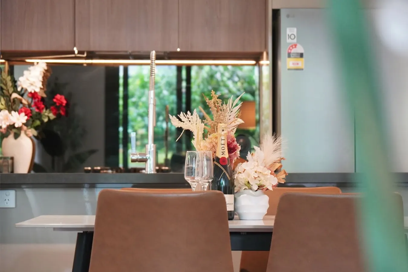 Airport & CBD Access 3BR + 2 Parking 11