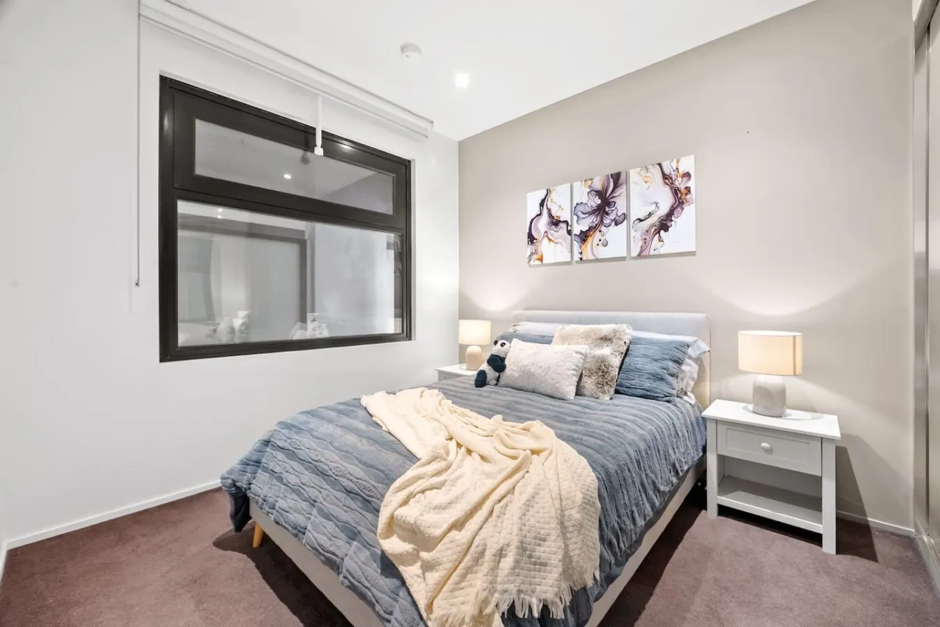 Airport & CBD Access 3BR + 2 Parking 16