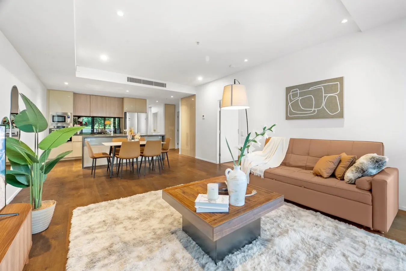 Airport & CBD Access 3BR + 2 Parking 7