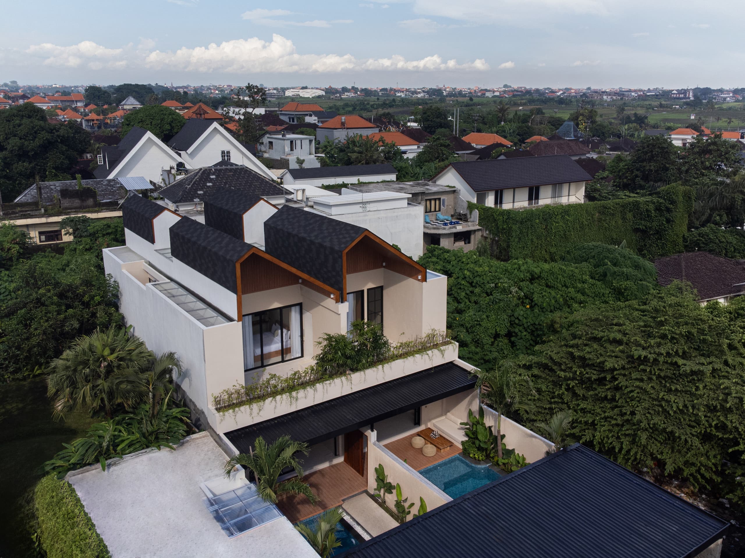 Modern 3BR Villa w/ Pool & Sunken Lounge Canggu 24