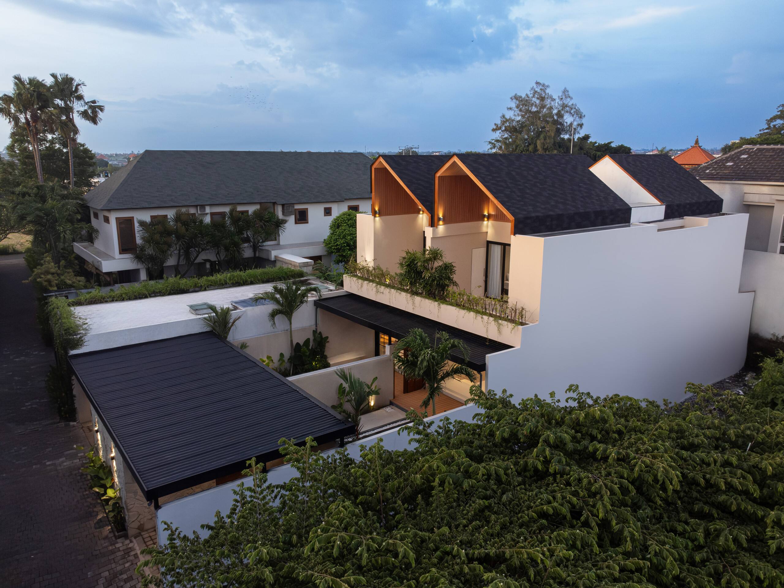 Modern 3BR Villa w/ Pool & Sunken Lounge Canggu 26