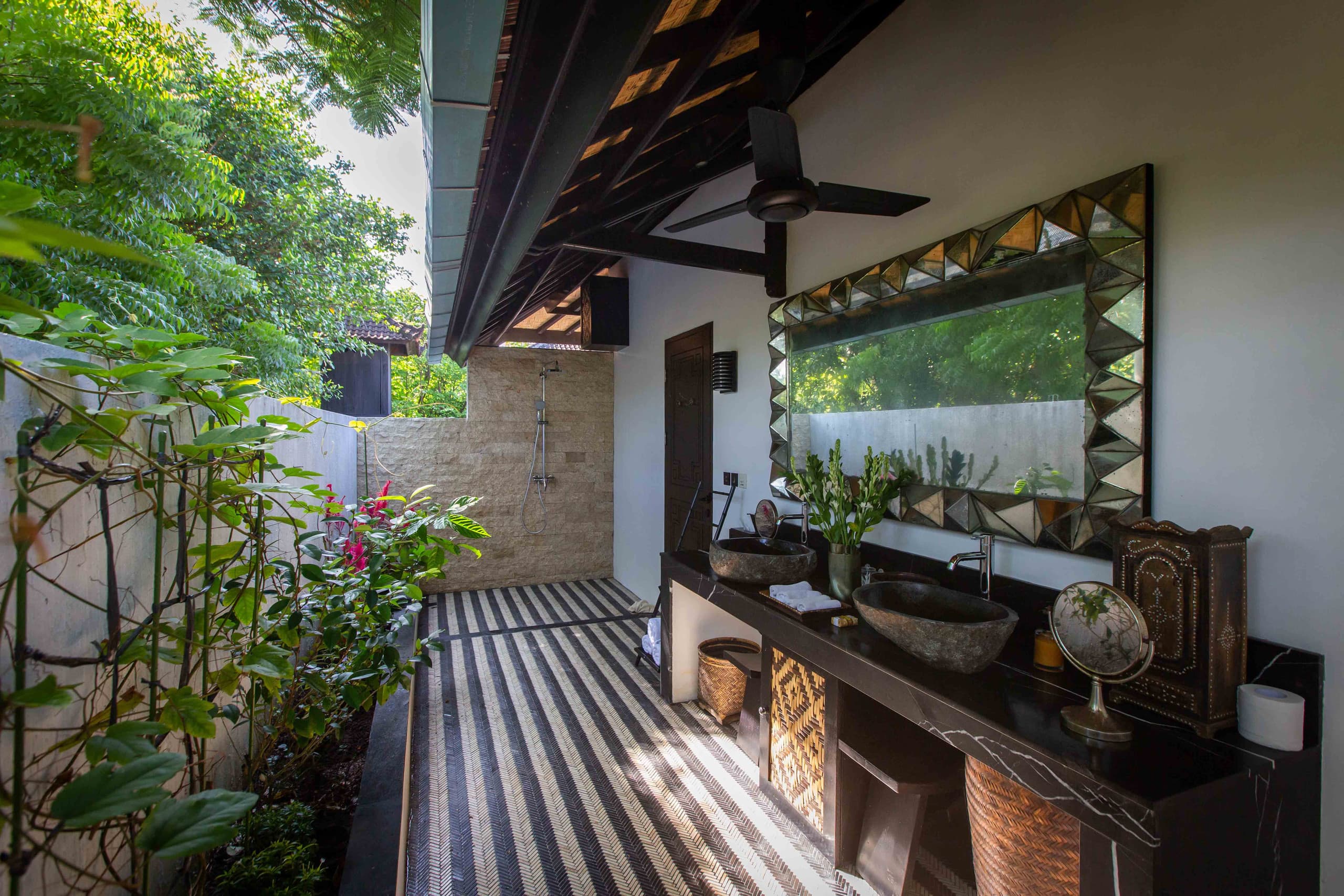 Bali Villa Sansil - Seseh Beachfront Paradise 32