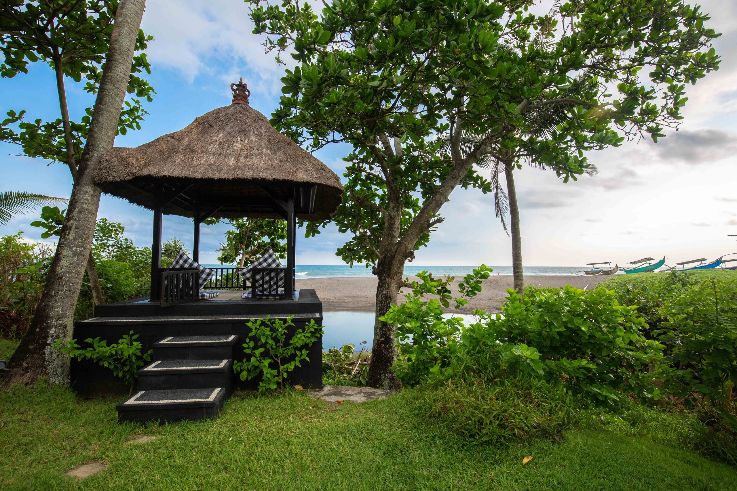 Bali Villa Sansil - Seseh Beachfront Paradise 39