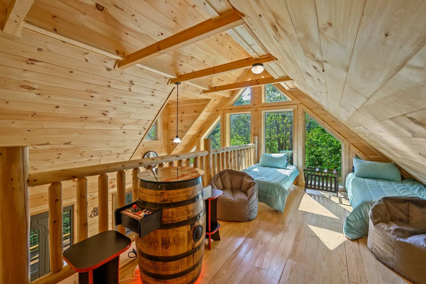 “Mountain Iris” Views! Hot Tub/Games/Dog-Friendly 3