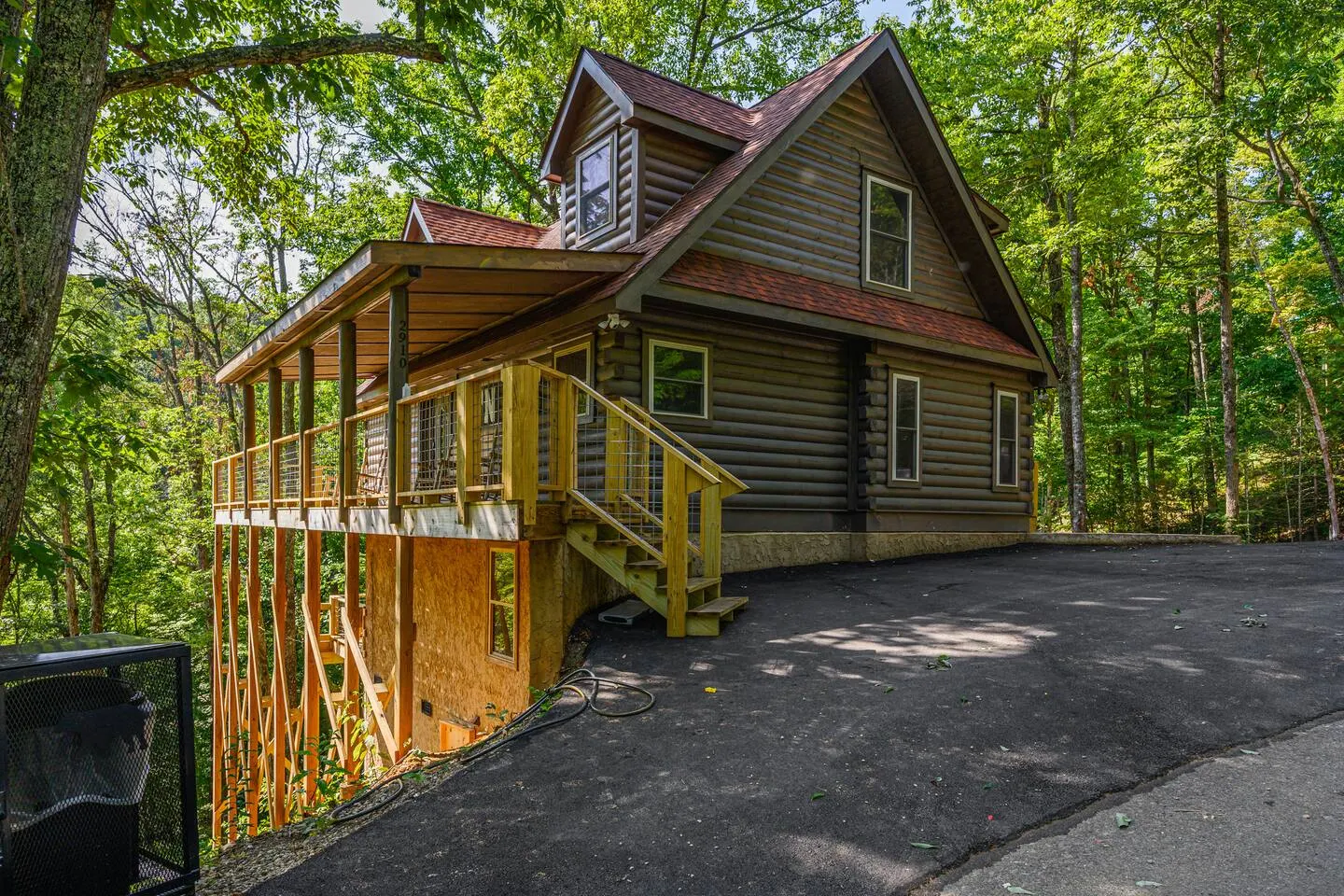 “Mountain Iris” Views! Hot Tub/Games/Dog-Friendly 6
