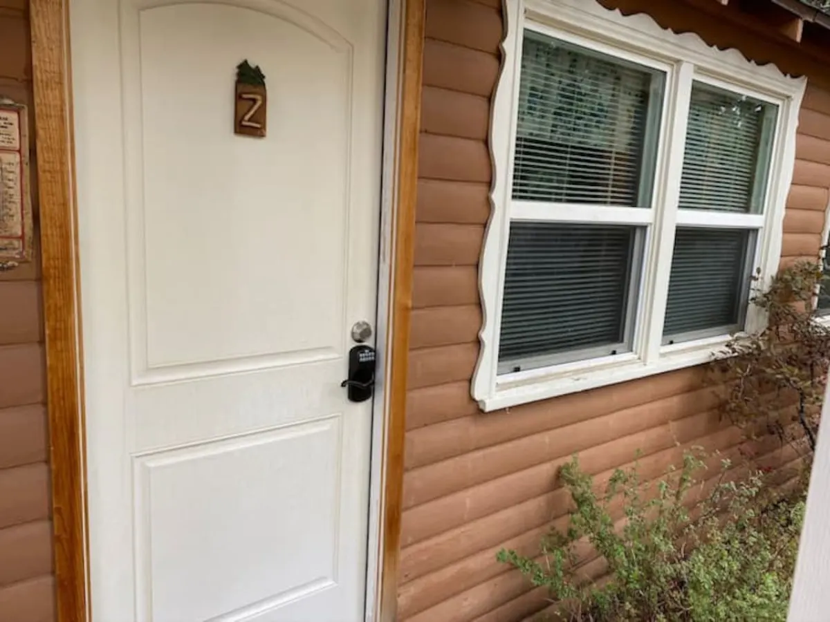 Charming Timber Haven Lodge (1BRM-4guest) Cabin #2 9