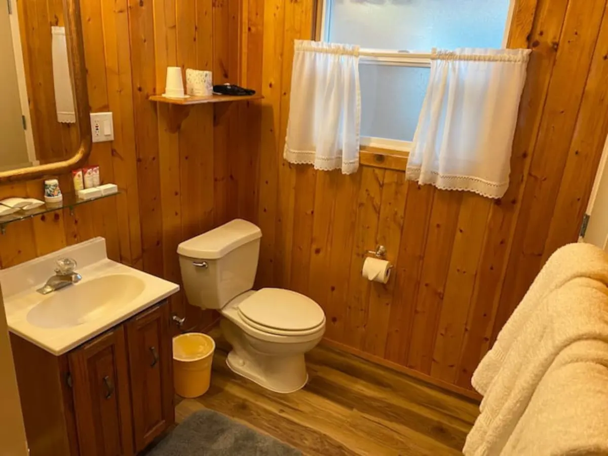Charming Timber Haven Lodge (1BRM-4guest) Cabin #2 10