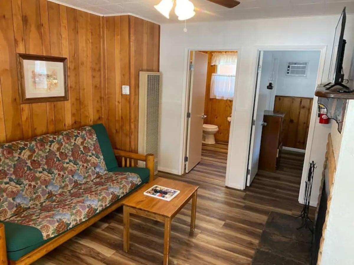 Charming Timber Haven Lodge (1BRM-4guest) Cabin #2 11