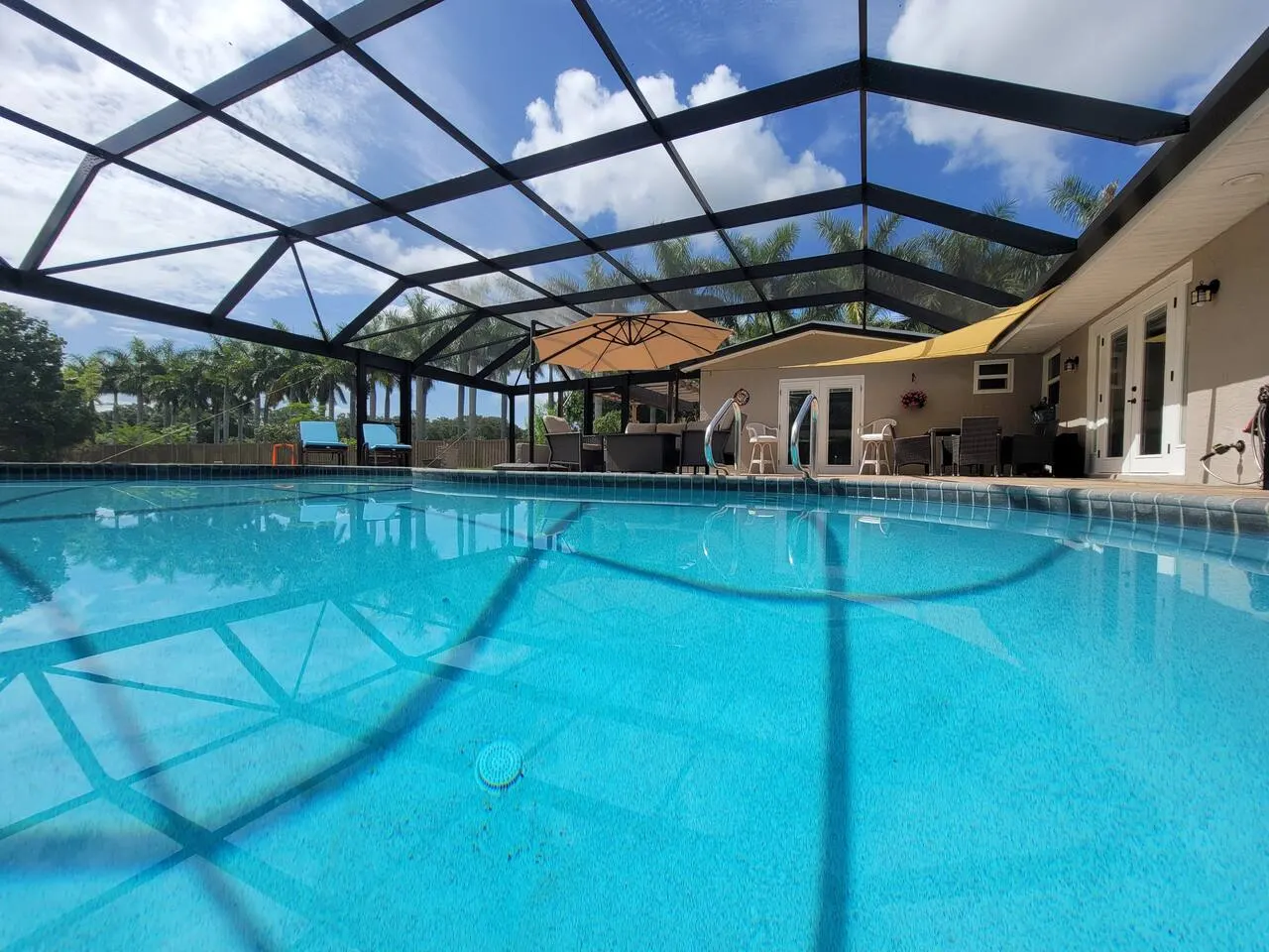 IMG Retreat • Heated Pool • 4BR — photo 2