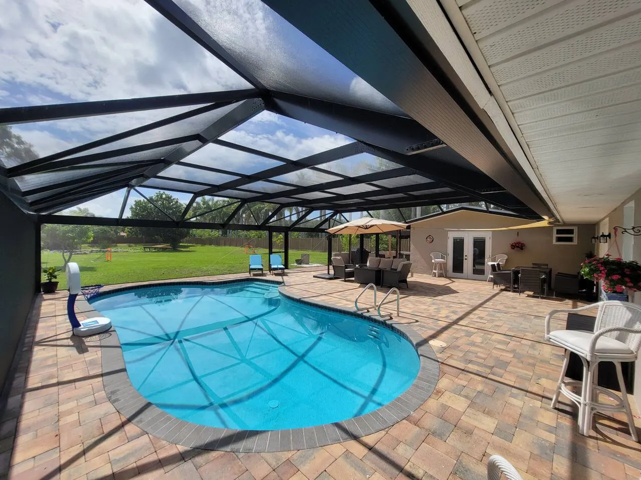 IMG Retreat • Heated Pool • 4BR — photo 4