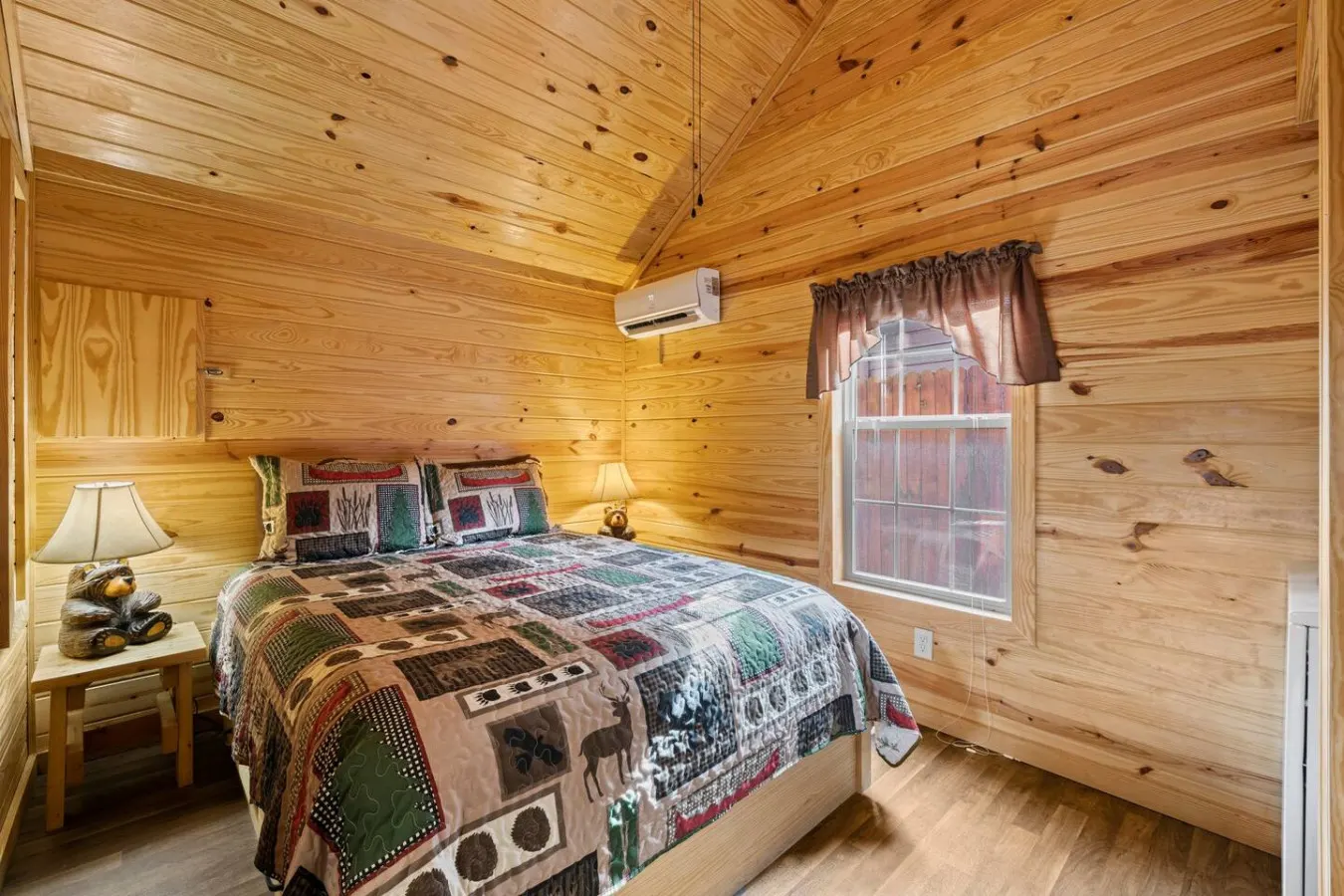 Riverfront Cabin Deck, Fire Pit & Near Smokies 2