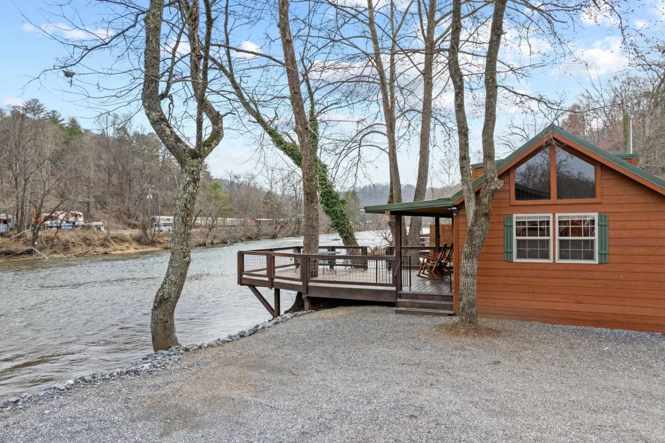 Riverfront Cabin Deck, Fire Pit & Near Smokies 18