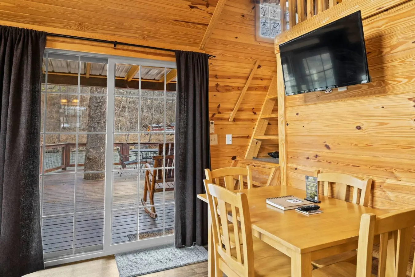 Riverfront Cabin Deck, Fire Pit & Near Smokies 8