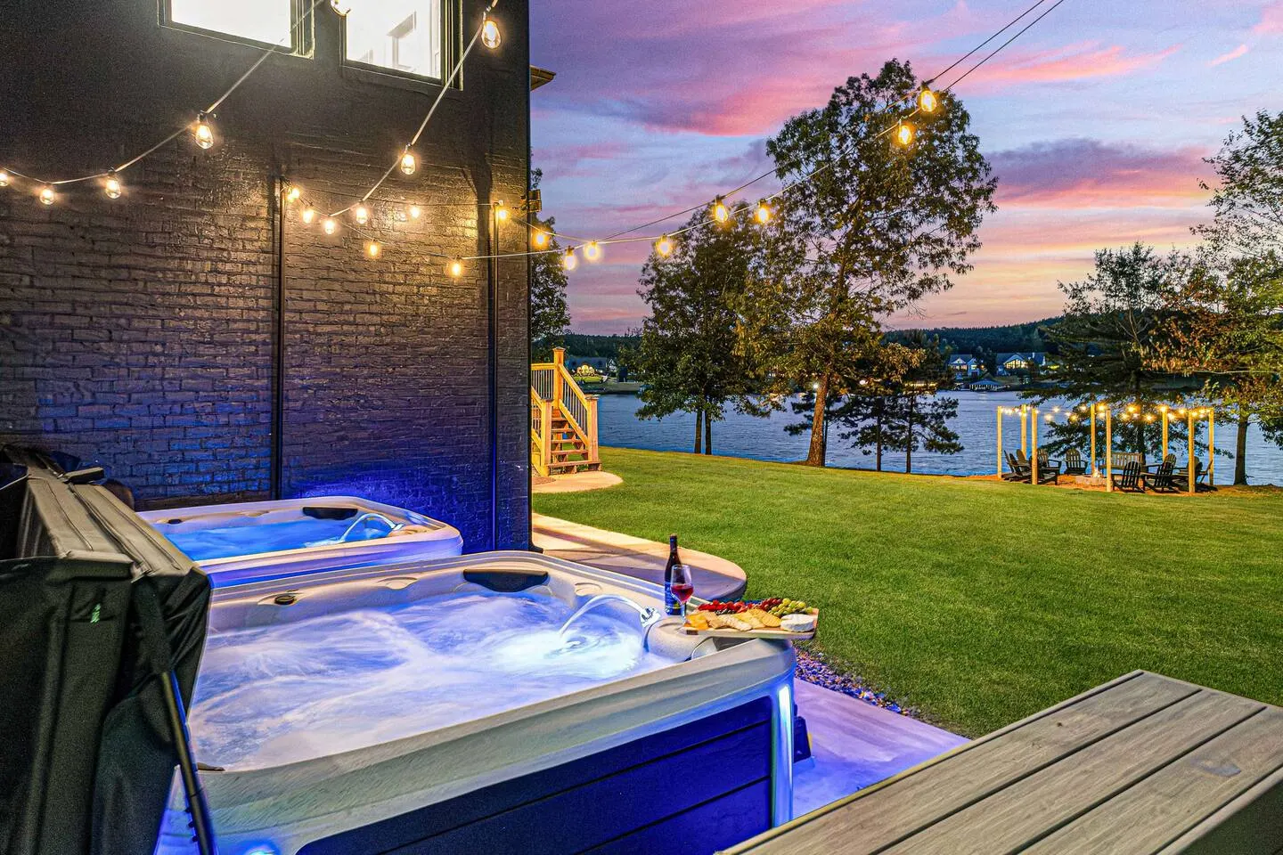 *Spacious Lakefront Mansion: 2 Hot Tubs, Sleeps 38 9