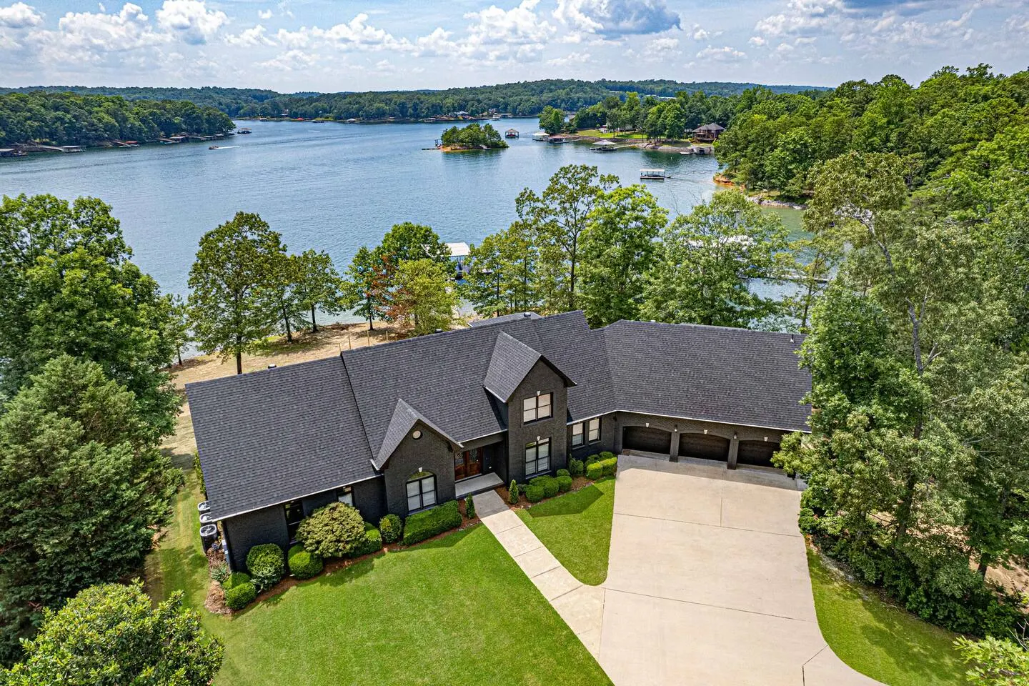 *Spacious Lakefront Mansion: 2 Hot Tubs, Sleeps 38 11