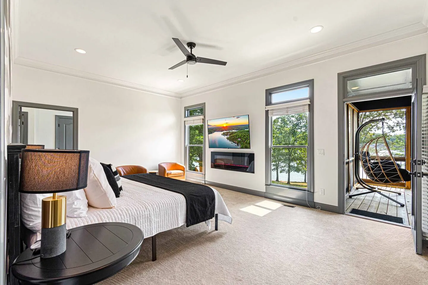 *Spacious Lakefront Mansion: 2 Hot Tubs, Sleeps 38 13