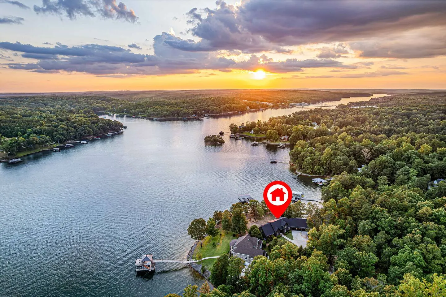 *Spacious Lakefront Mansion: 2 Hot Tubs, Sleeps 38 14