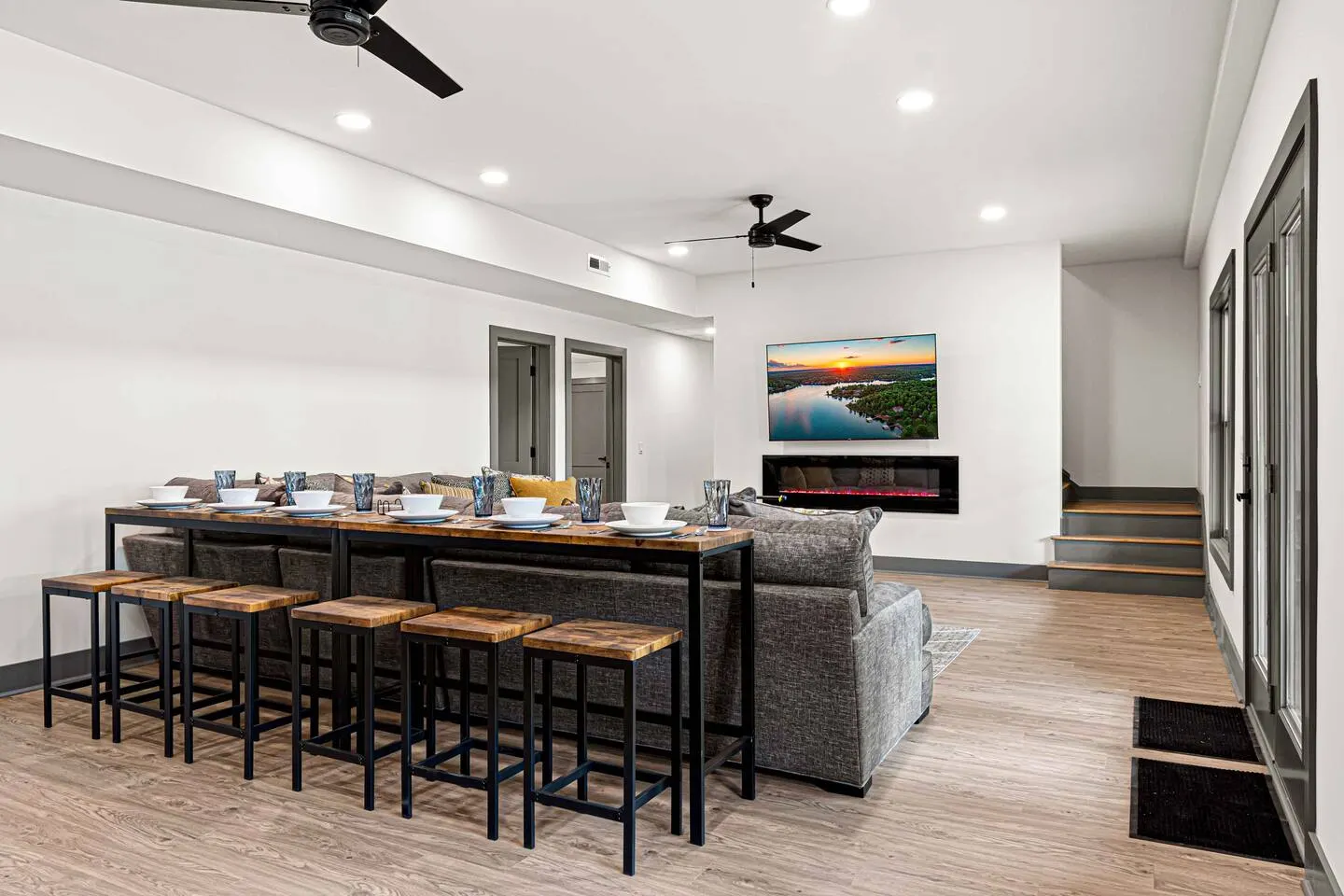 *Spacious Lakefront Mansion: 2 Hot Tubs, Sleeps 38 17