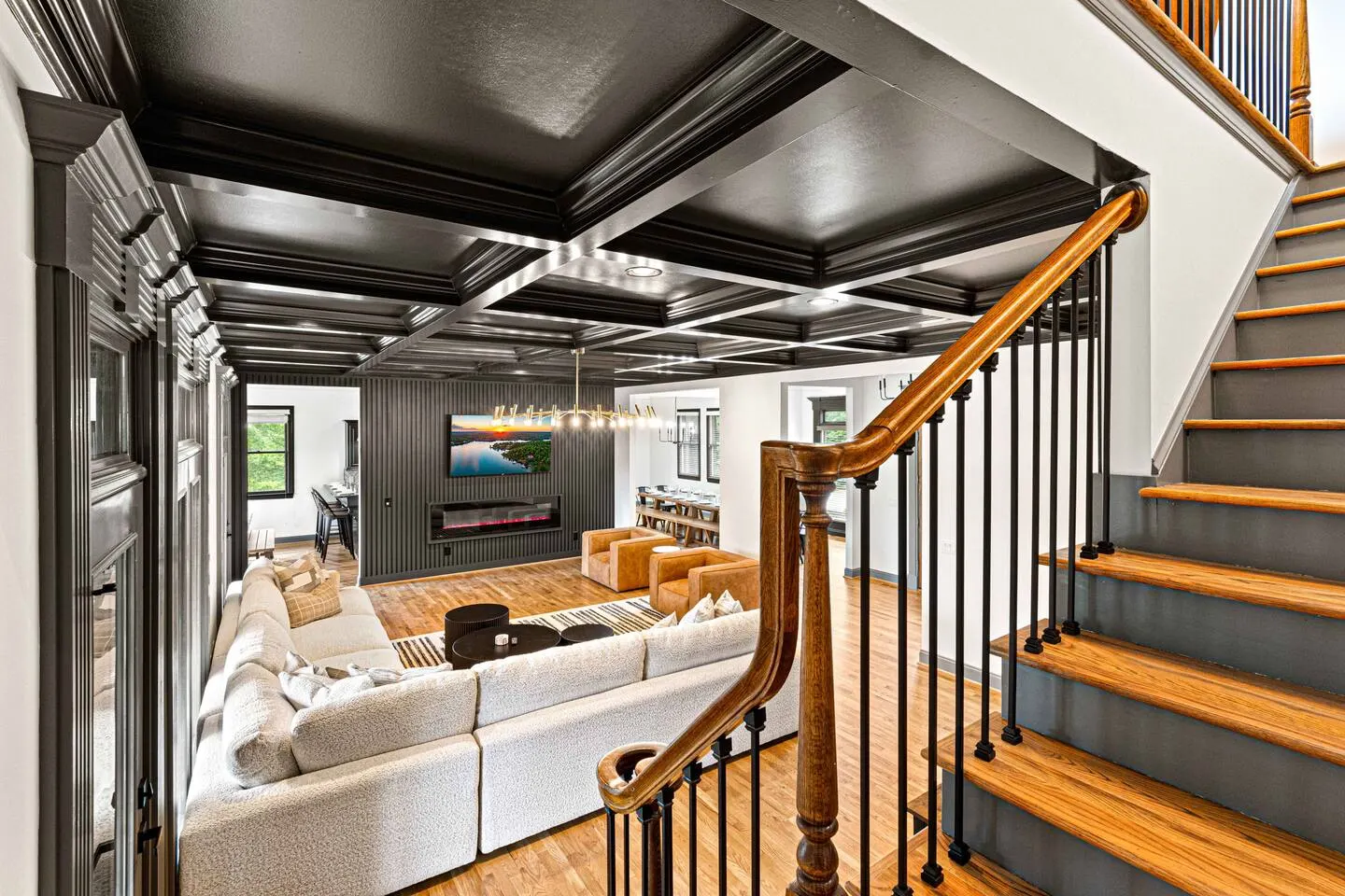*Spacious Lakefront Mansion: 2 Hot Tubs, Sleeps 38 19