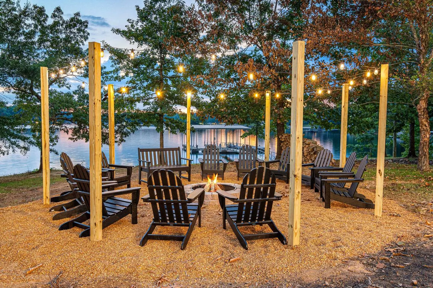 *Spacious Lakefront Mansion: 2 Hot Tubs, Sleeps 38 — photo 3