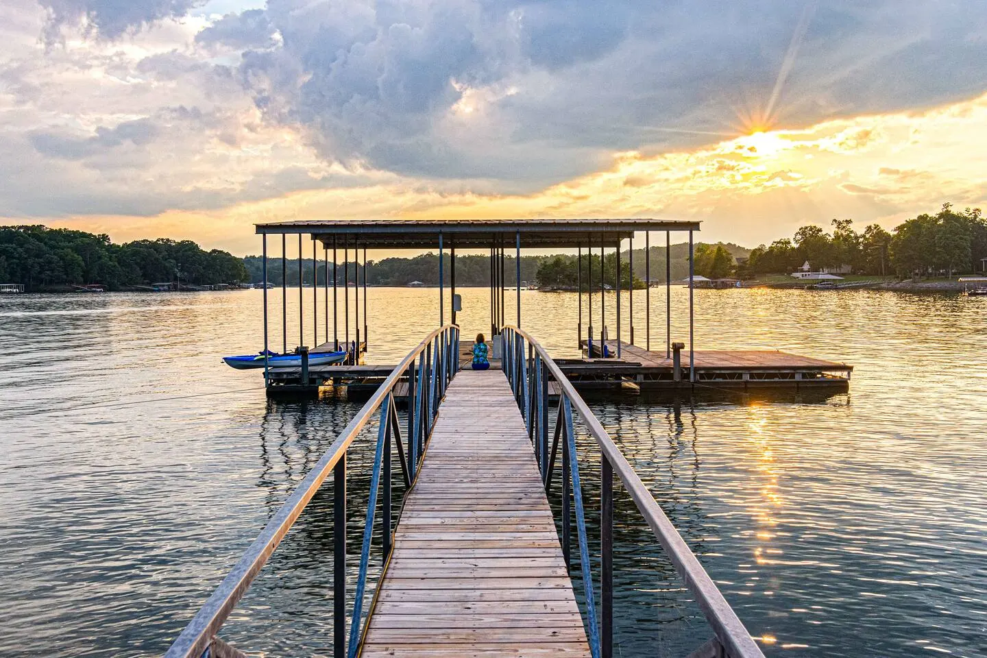 *Spacious Lakefront Mansion: 2 Hot Tubs, Sleeps 38 — photo 4