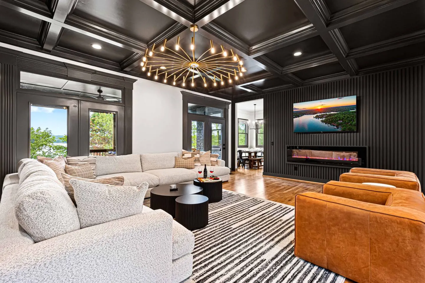 *Spacious Lakefront Mansion: 2 Hot Tubs, Sleeps 38 6