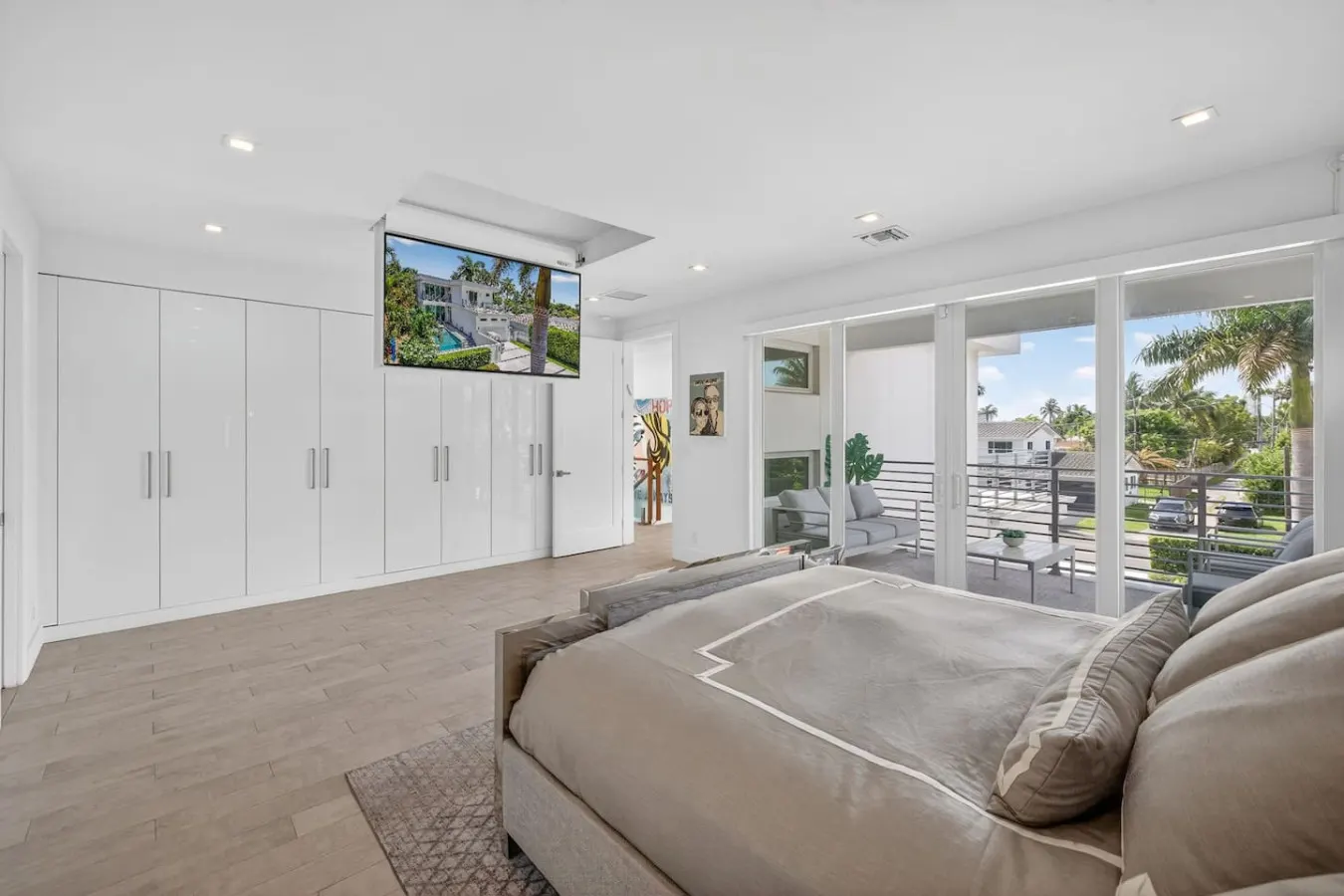 Stunning 3BR Villa W/Heated Pool • Hollywood Beach — photo 5