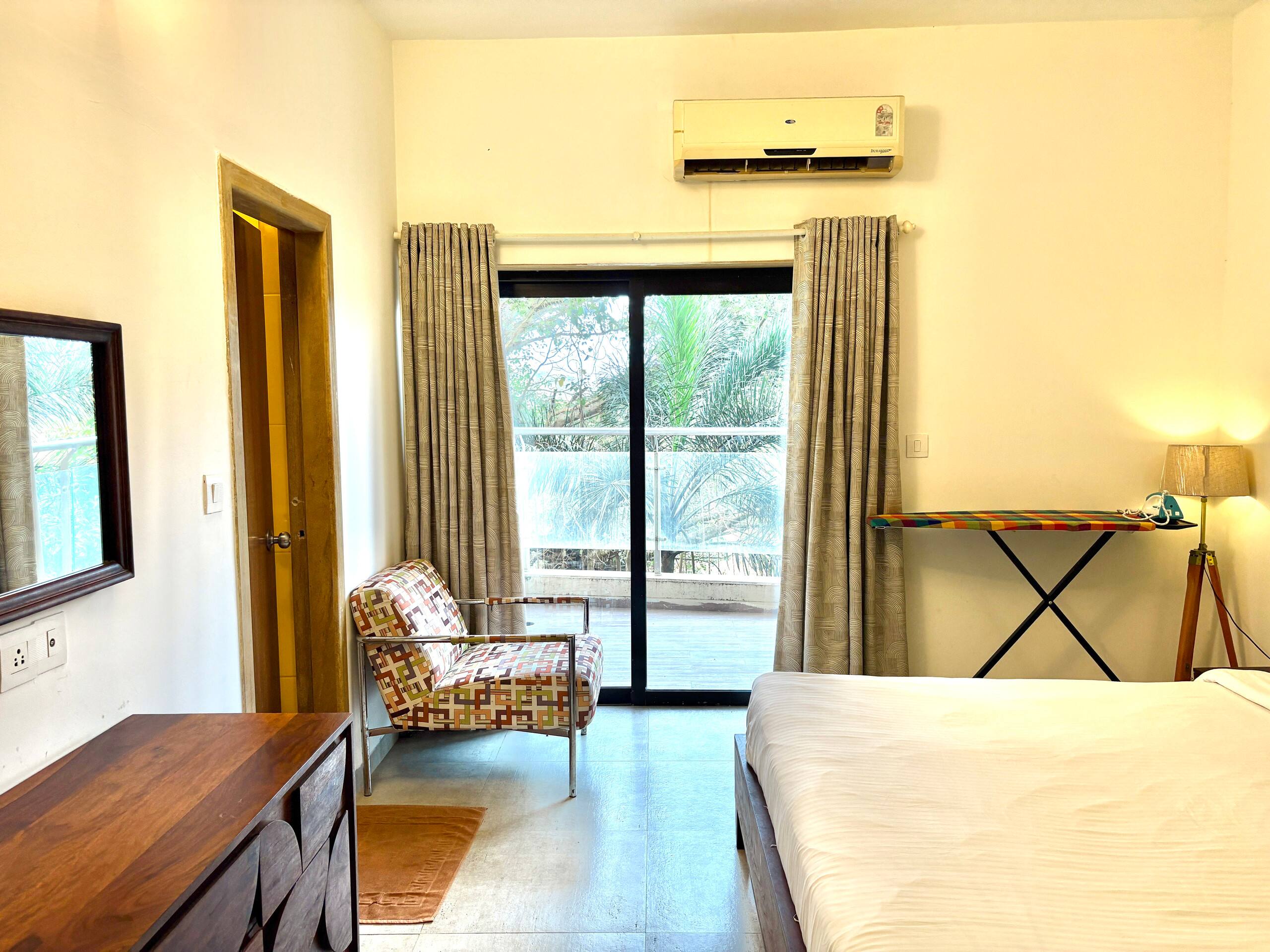 Panoramic Sea View 2BHK | Nr. Casinos | Mirashya 21