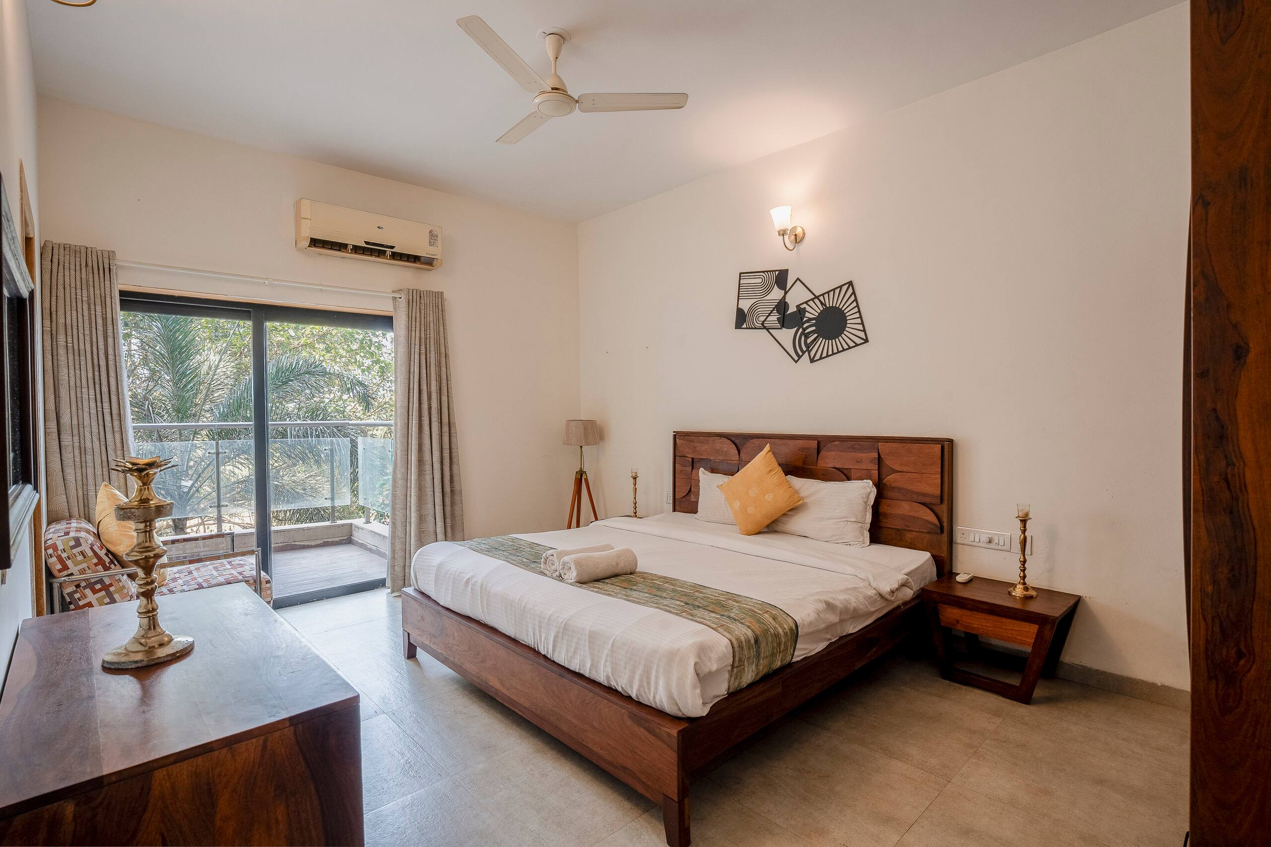 Panoramic Sea View 2BHK | Nr. Casinos | Mirashya 8
