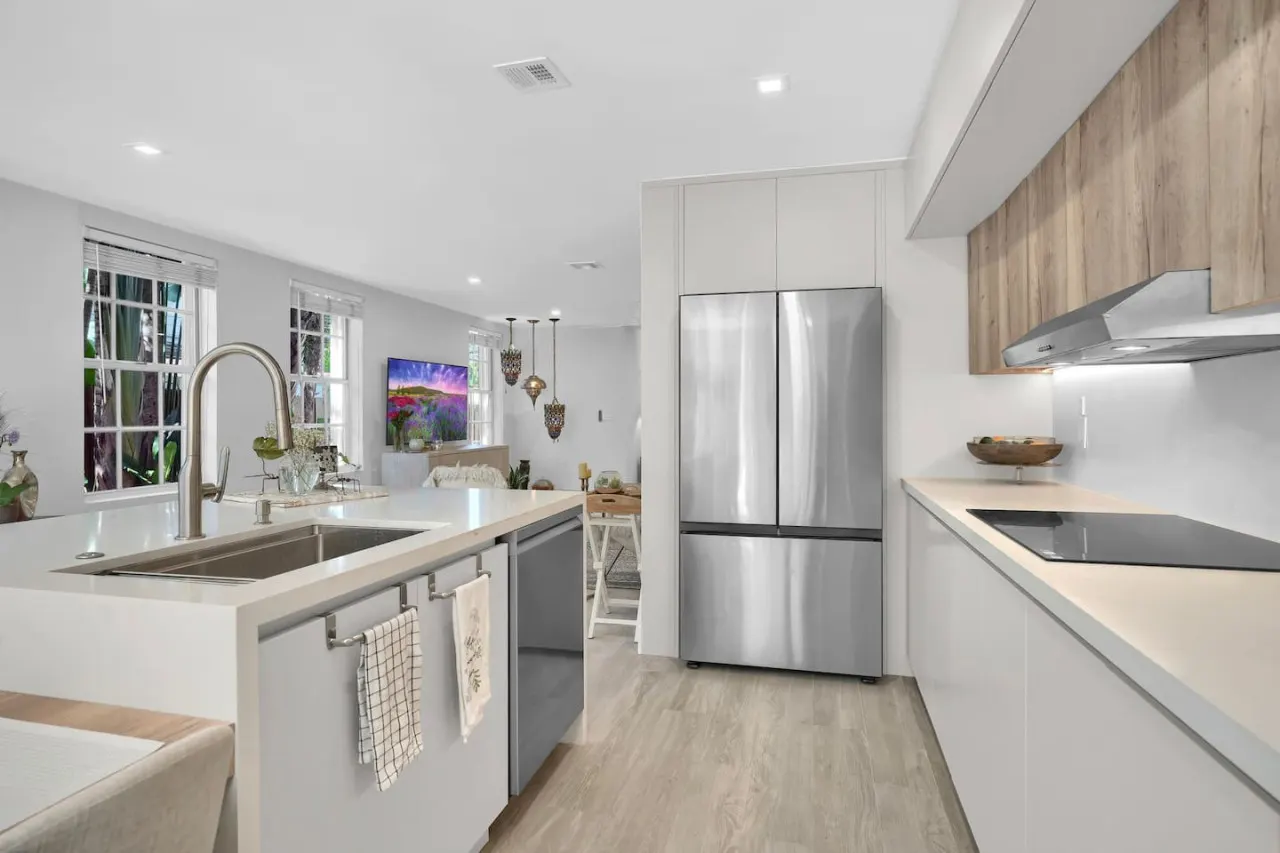 SF Home Away From Home in Coconut Grove 9