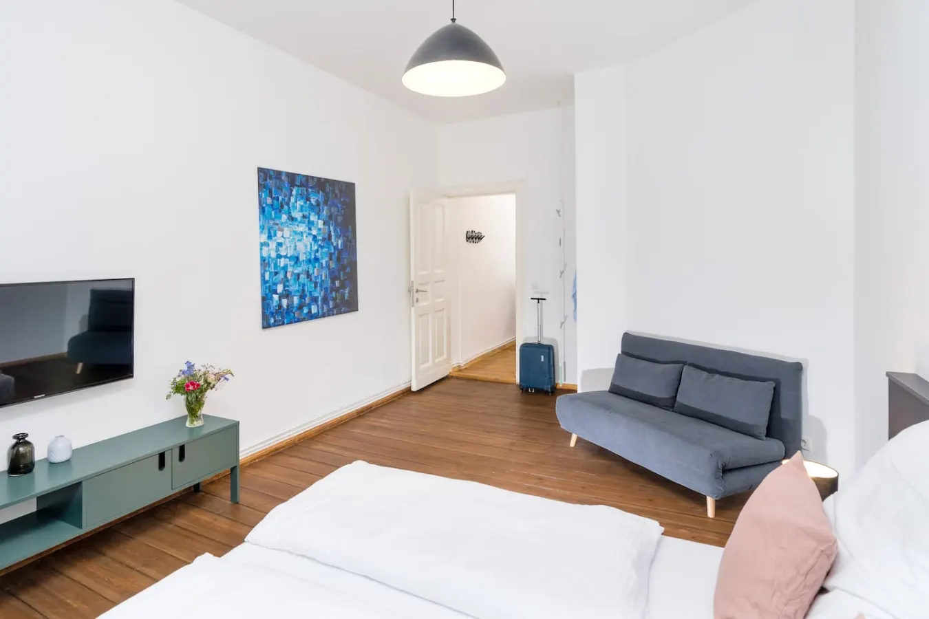 Stylish Apartment with Balcony in Prenzlauer Berg — photo 4
