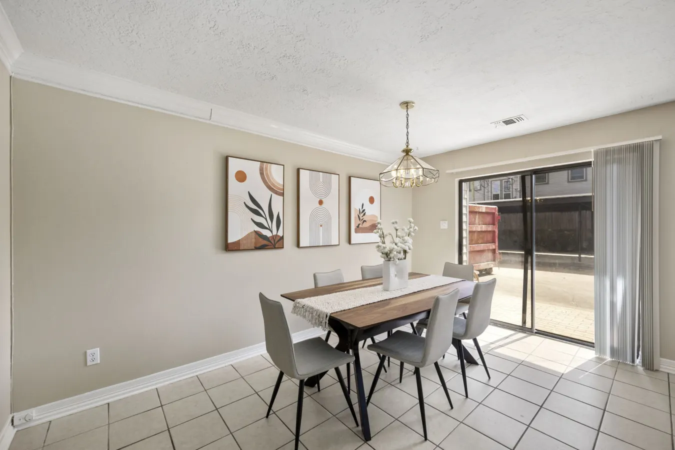 Montrose 2BR Townhome, Sleeps 10, Walk to Downtown Dining - Houston 9