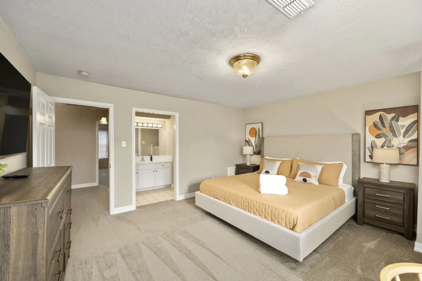 Montrose 2BR Townhome, Sleeps 10, Walk to Downtown Dining - Houston 12