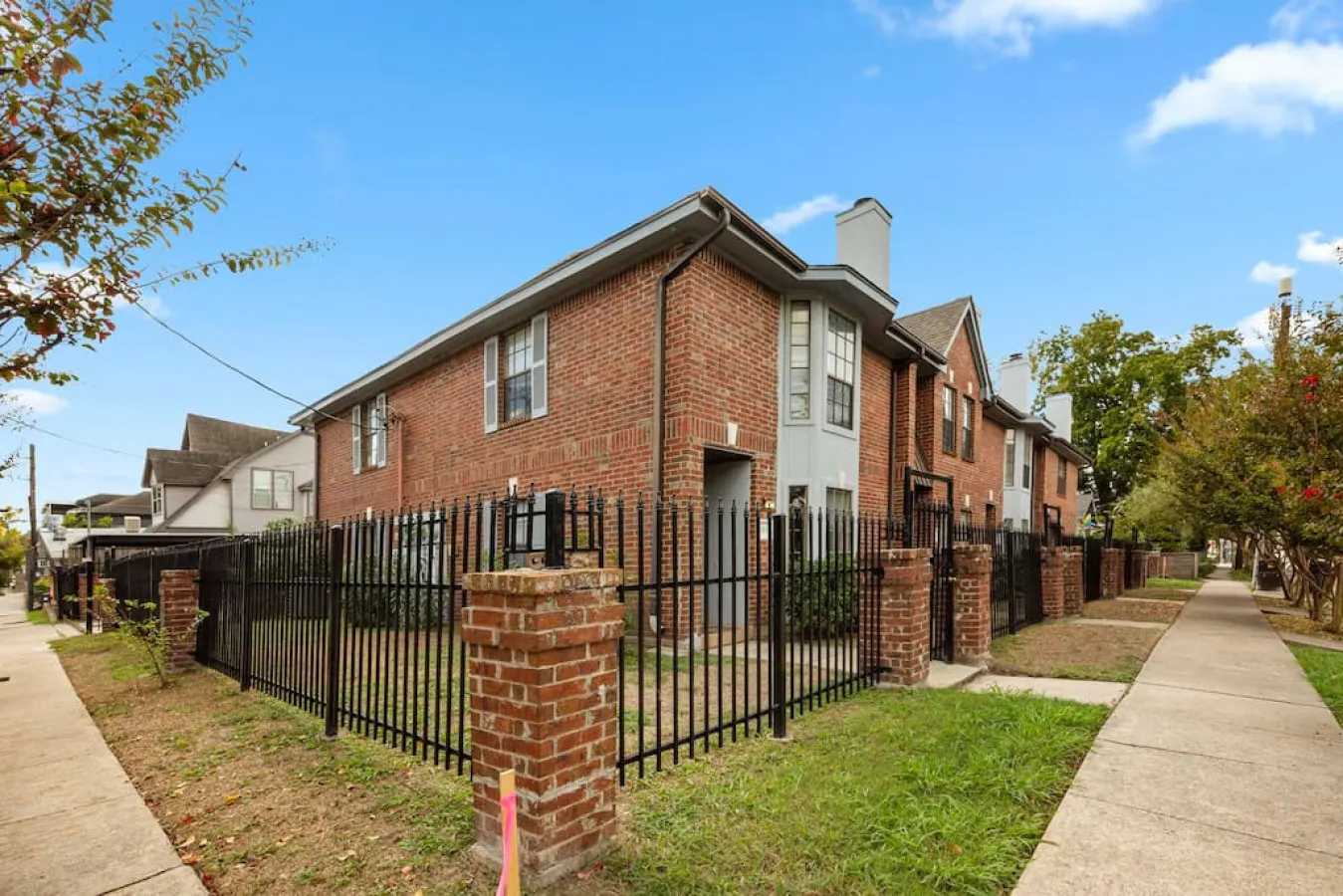 Montrose 2BR Townhome, Sleeps 10, Walk to Downtown Dining - Houston 20