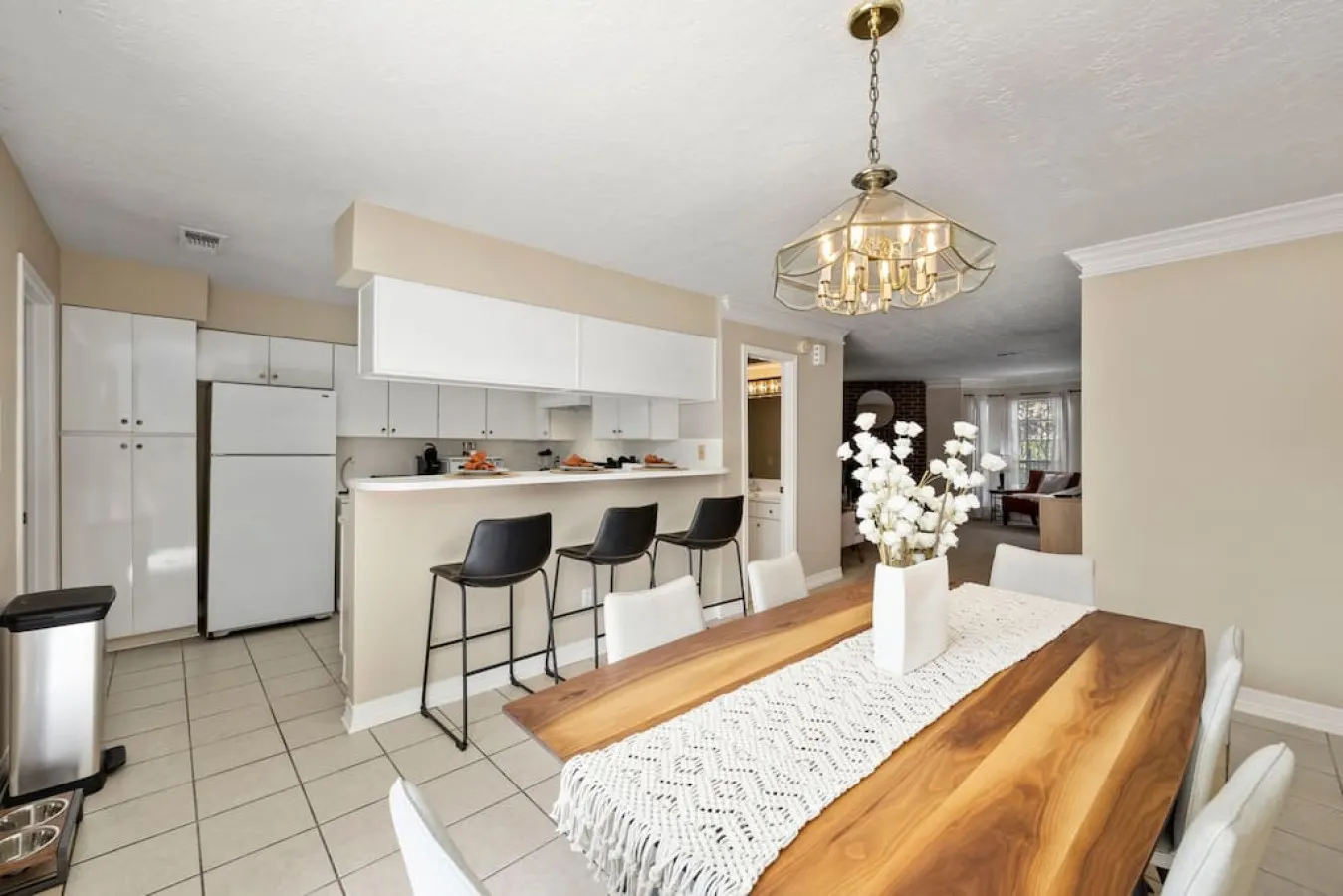 Montrose 2BR Townhome, Sleeps 10, Walk to Downtown Dining - Houston 8
