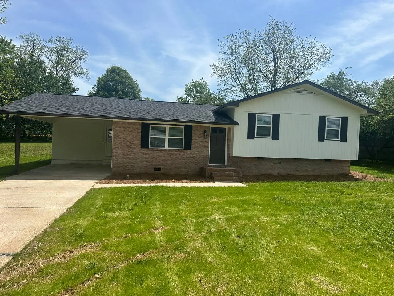 The Cozy Cottage 1/2 mi to Anniston Army Depot